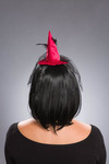 Kopfbügel mit rotem Mini-Hexenhut garniert
