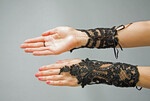 fingerlose Spitzenhandschuhe, schwarz