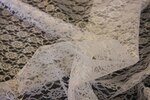1m Spitzenstoff creme