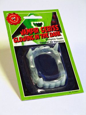 Vampirgebiss, fluoreszierend