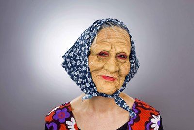 Erw.-Latexmaske alte Frau mit Kopftuch