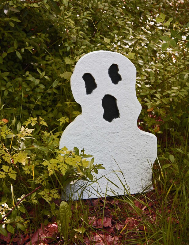 Deko-Geist mit Erdspießen, ca. 52x34 cm