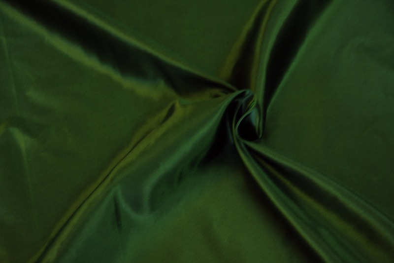 1m Polyestersatin dunkelgrün