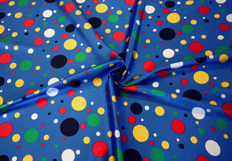 1m Polyestersatin blau mit bunten Tupfen
