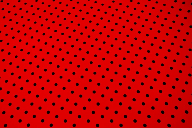 1m Polyestergewebe rot m. schwarzem Tupfen 