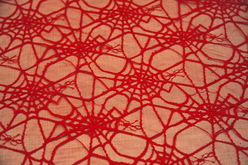 1m Tüll rot Spinnennetz