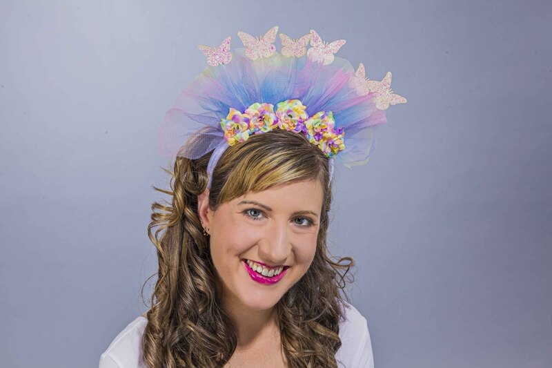 Kopfbügel mit Pastellblüten u. Schmetterlingen