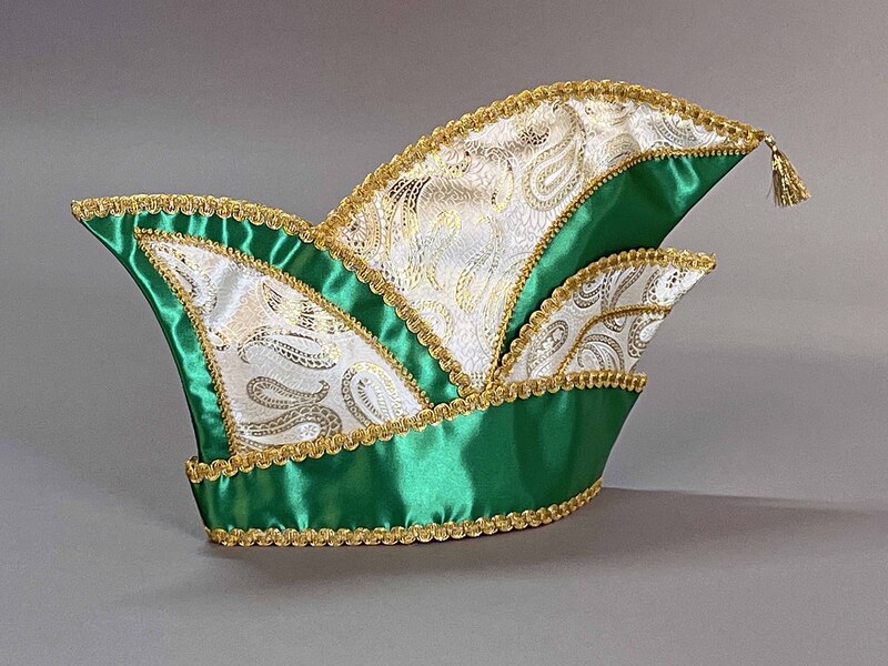 edle Elferratsmütze aus Brokat, grün/weiß