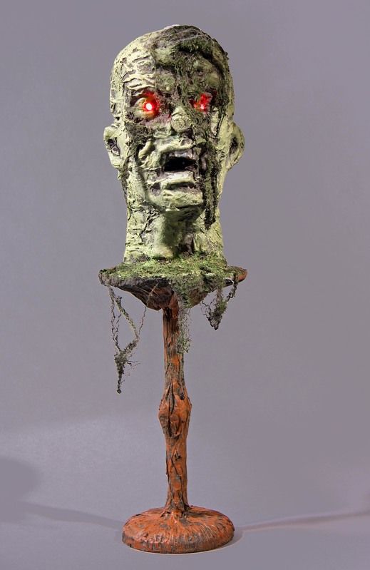 Zombiekopf mit Licht, auf Kerzenständer, ca. 55 cm
